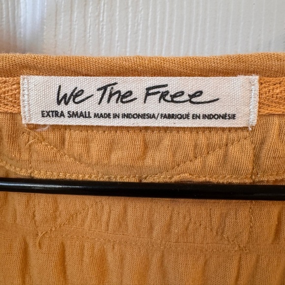 We the Free  Free People Mustard Smocked V-neck Stretch Top  textured XS - Picture 4 of 6